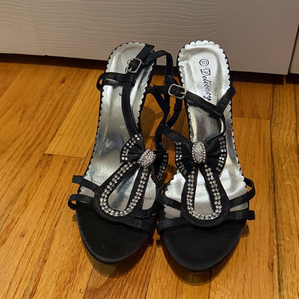 Delicacy Black Heels with Rhinestone Bow